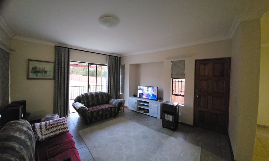 2 Bedroom Property for Sale in Langenhovenpark Free State